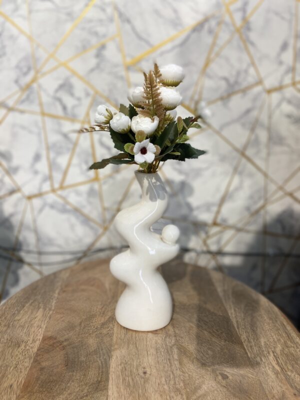 Decorative Ceramic Vase with Artificial Flowers – Ready-to-Use Set