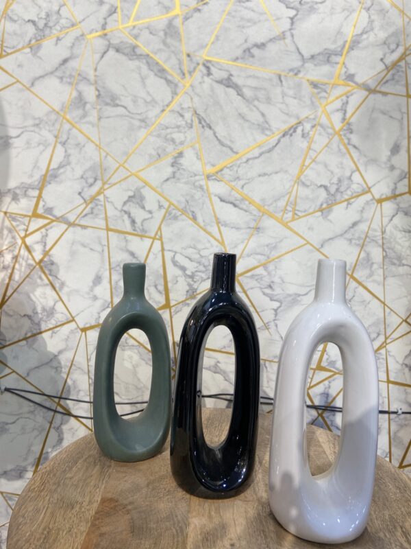 Classic Ceramic Vase – Flowerless Design